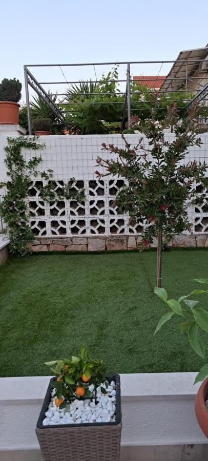 Apartment Samanta Supetar Εξωτερικό φωτογραφία